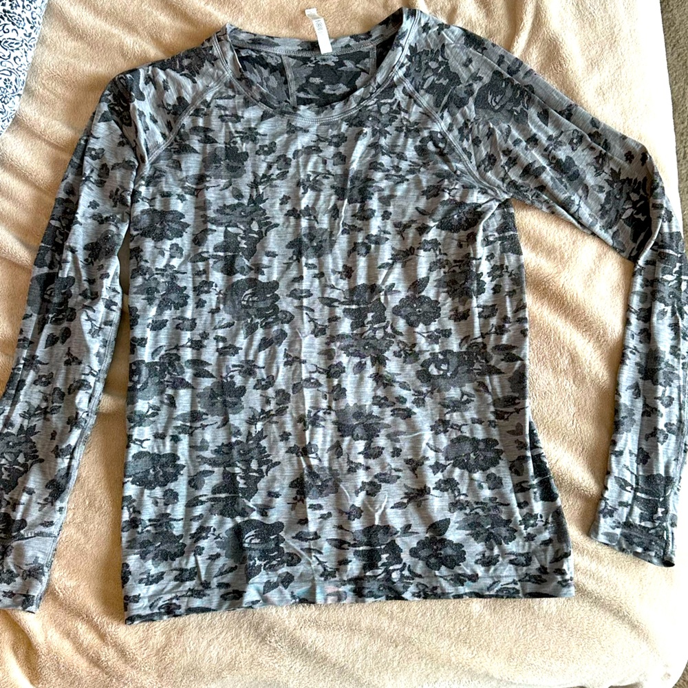 Athleta tee long sleeve